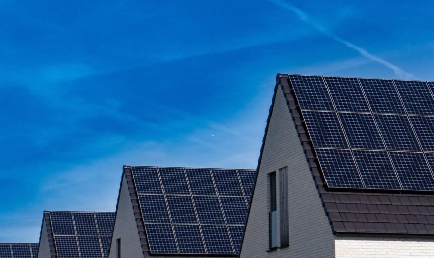 How Vadodara's Logistics Hubs Can Slash Costs with Rooftop Solar